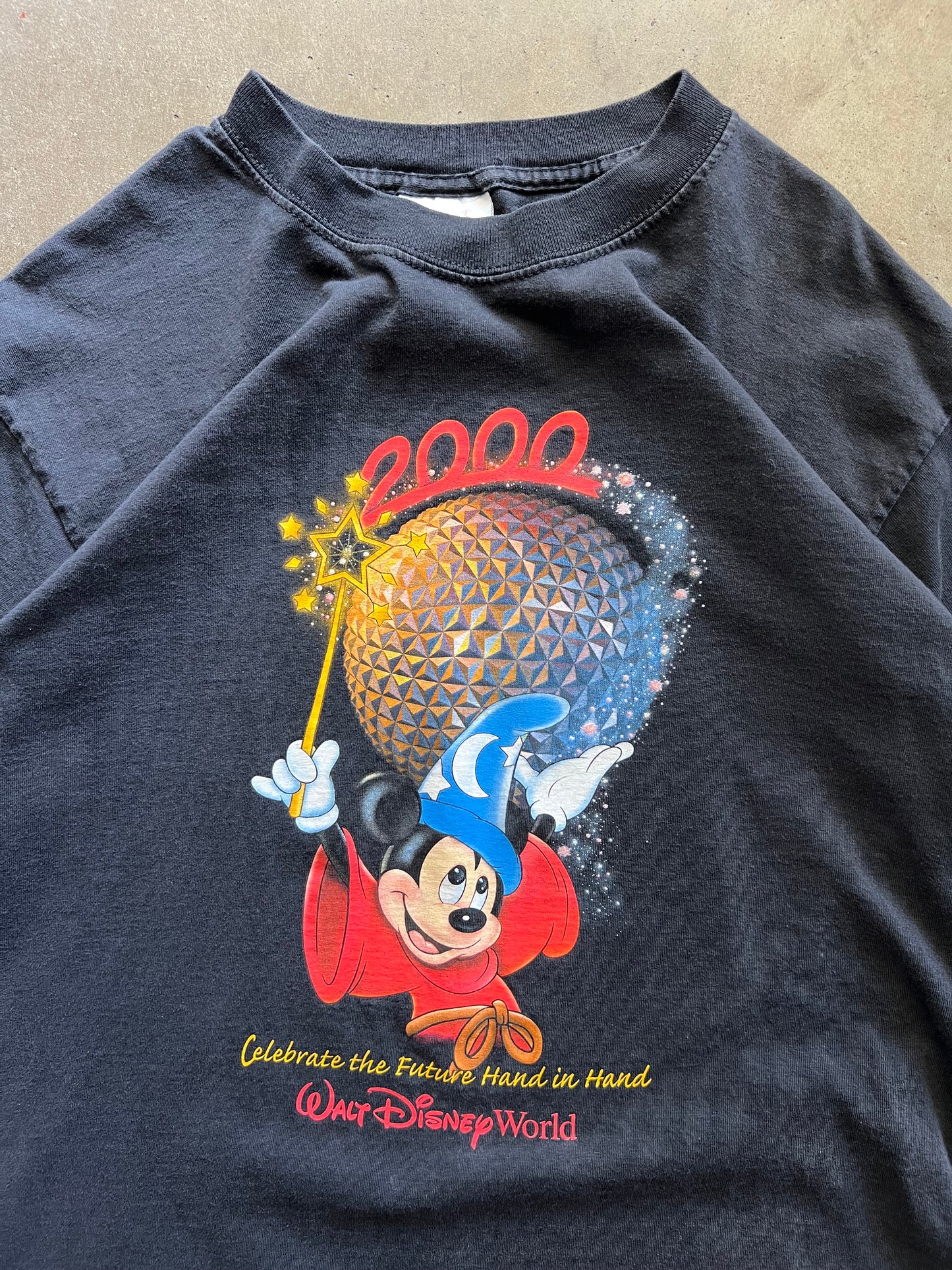 Mickey Walt Disney World 2000 Tee - M