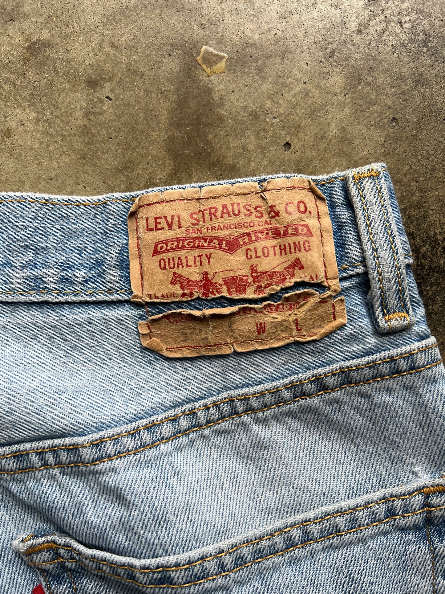 Levi’s 550 Light Washed Blue Jeans - 36x32